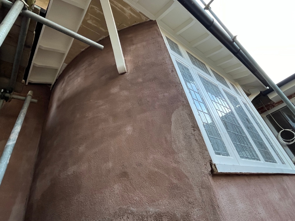 Rinzaffo MGN lime base coat applied for waterproofing and salt protection