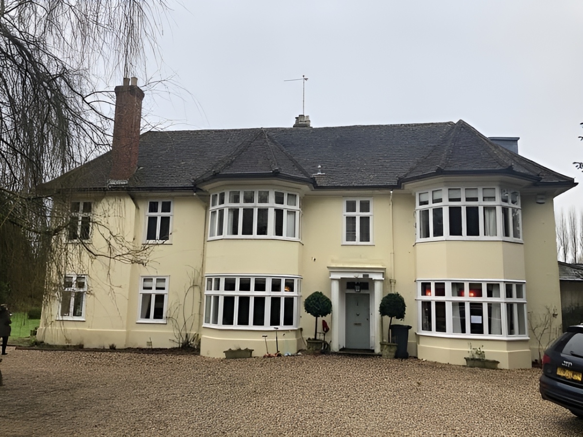 200-year-old heritage building with cement render before insulation retrofit